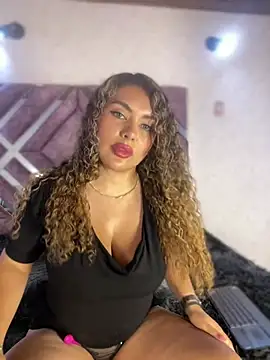 Snapshot of TianaRios_Pink chatting on March 8, 2026, 12:05 am TianaRios Pink online show from March 8, 2026, 12:05 am