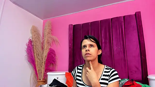 Snapshot of mitzukywinteer chatting on June 12, 2026, 9:56 pm mitzukywinteer online show from June 12, 2026, 9:56 pm