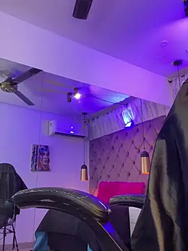 Auri   online show from June 30, 2026, 7:36 pm