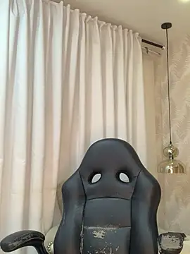 Auri   online show from June 26, 2026, 7:31 pm