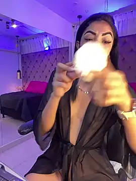 Auri   online show from June 17, 2026, 7:35 pm