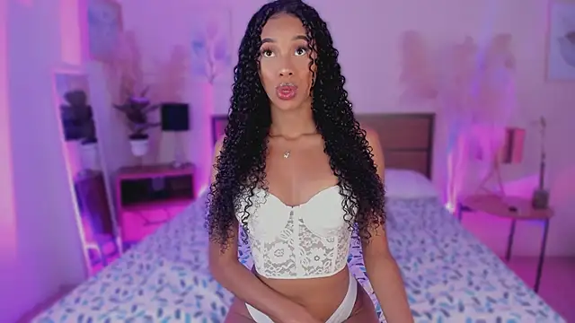 Snapshot of KaryMooon chatting on February 11, 2026, 7:25 pm KaryMooon online show from February 11, 2026, 7:25 pm