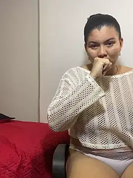 Helena-Paola online show from May 8, 2026, 12:47 am