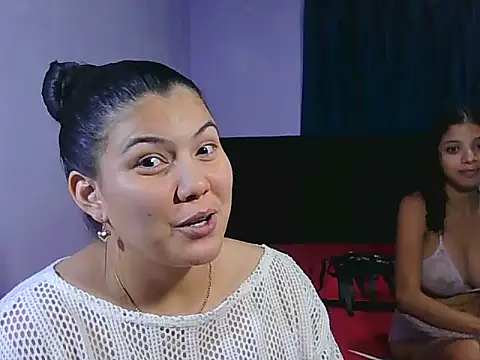 Helena-Paola online show from March 25, 2026, 3:17 am