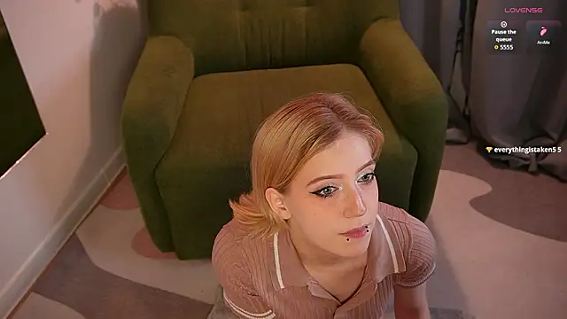 MoonlightAsuna online show from March 19, 2026, 2:06 pm