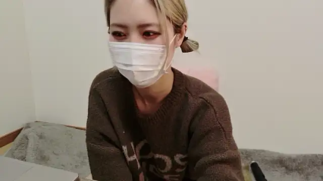 yumi0025 online show from February 14, 2026, 12:44 am