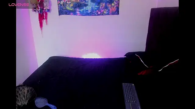lunaa rayy420 online show from June 5, 2026, 6:24 pm