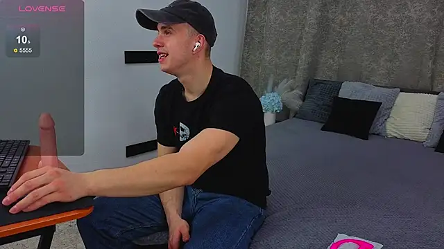 Snapshot of Kris_Braun chatting on March 6, 2026, 4:35 pm Kris Braun online show from March 6, 2026, 4:35 pm