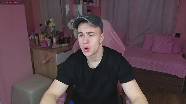 Snapshot of Kris_Braun chatting on March 3, 2026, 11:23 pm Kris Braun online show from March 3, 2026, 11:23 pm