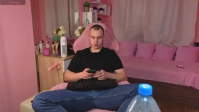 Snapshot of Kris_Braun chatting on March 8, 2026, 11:46 am Kris Braun online show from March 8, 2026, 11:46 am