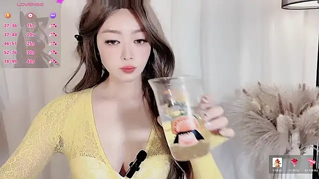XinYuemeimei online show from April 28, 2026, 2:43 pm