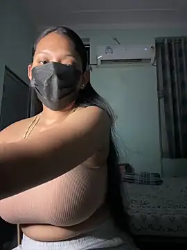 RadhikaHotty online show from May 18, 2026, 6:23 pm
