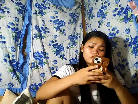 PinaySkinnyJust18 online show from June 30, 2026, 10:43 pm