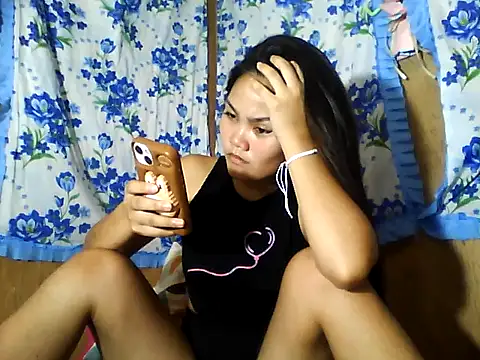 PinaySkinnyJust18 online show from June 16, 2026, 9:42 am