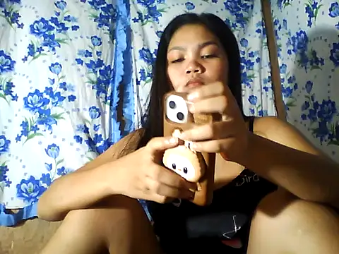 PinaySkinnyJust18 online show from July 2, 2026, 9:32 pm