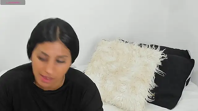 annarosse  online show from April 26, 2026, 11:51 am