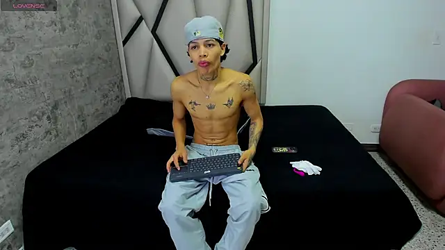 Dogan Renzo0 online show from March 13, 2026, 1:38 pm