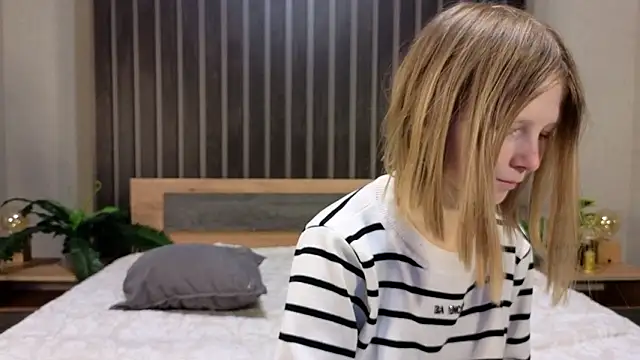 EssieVogel online show from February 4, 2026, 5:02 am