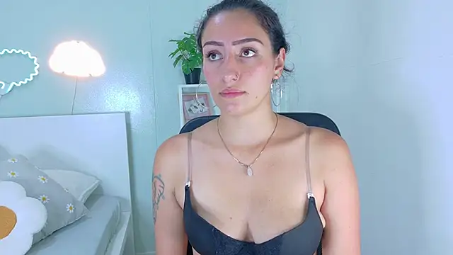 Snapshot of AmmyRouse__ chatting on February 18, 2026, 11:17 am AmmyRouse online show from February 18, 2026, 11:17 am