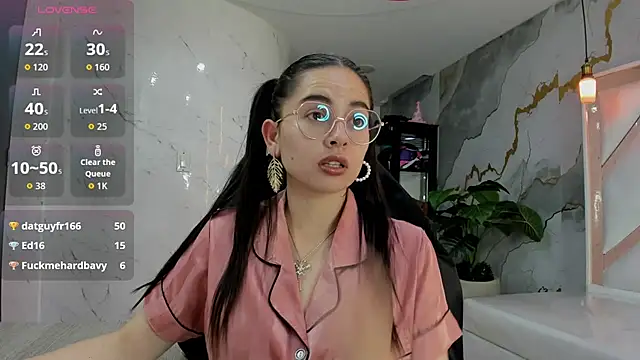 Qetsyah tf online show from April 30, 2026, 1:29 pm