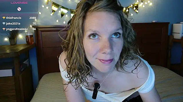 Daisy Lovely online show from August 4, 2026, 4:39 am