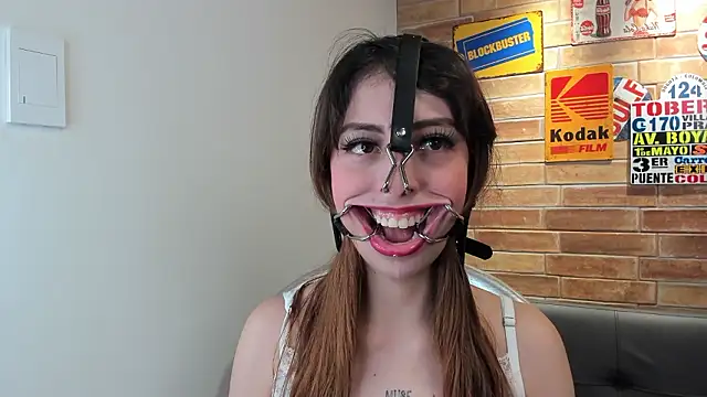 foxy tiana online show from February 3, 2026, 2:53 am