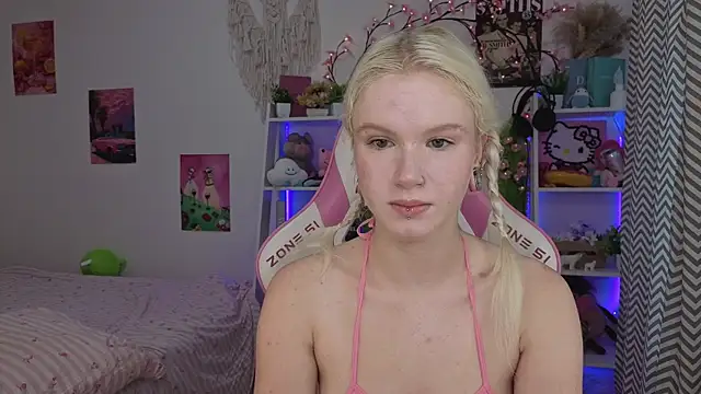 Mia WaterFall online show from July 3, 2026, 3:13 am