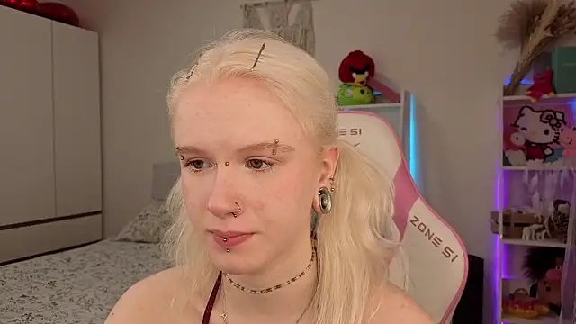 Mia WaterFall online show from March 13, 2026, 3:11 am