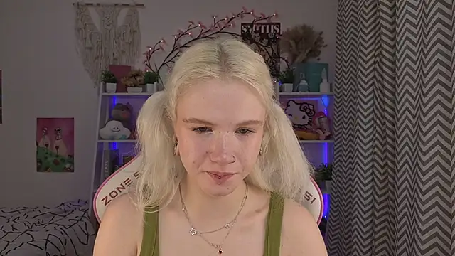 Snapshot of Mia_WaterFall chatting on May 29, 2026, 3:23 am Mia WaterFall online show from May 29, 2026, 3:23 am