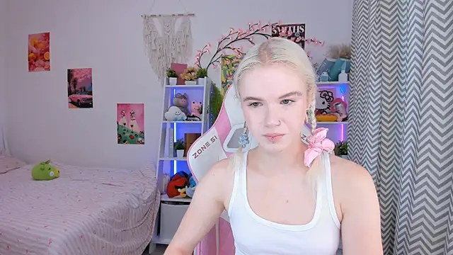 Mia WaterFall online show from July 11, 2026, 3:18 am