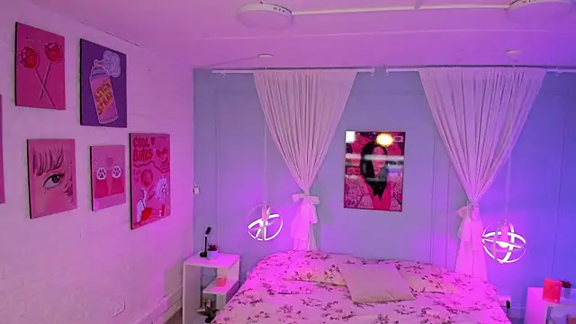 naomi campell online show from March 9, 2026, 7:50 pm