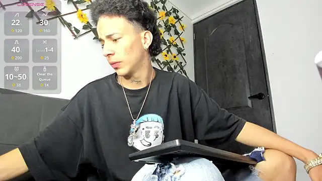 Snapshot of Maxxx_bigcockx chatting on June 5, 2026, 2:38 am Maxxx bigcockx online show from June 5, 2026, 2:38 am