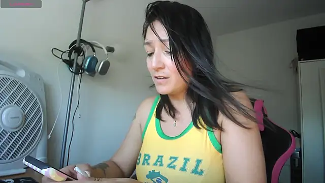 Snapshot of Yulian_Milf chatting on June 25, 2026, 2:55 pm Yulian Milf online show from June 25, 2026, 2:55 pm