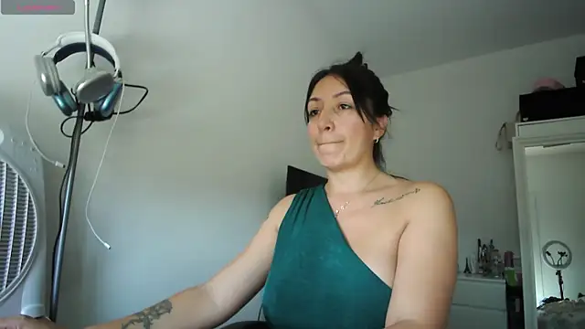 Yulian Milf online show from June 19, 2026, 2:45 pm