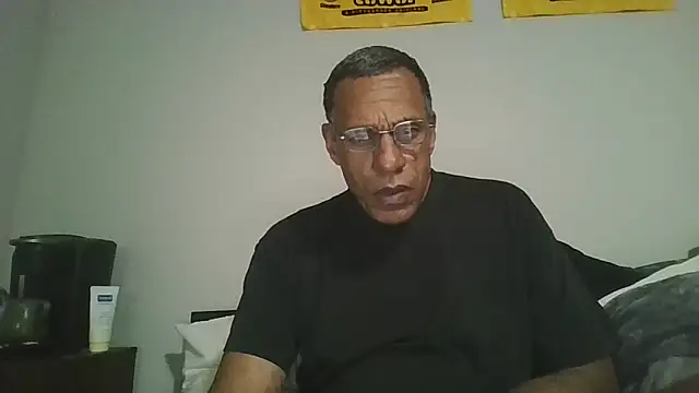 swimmer2496 online show from April 7, 2026, 5:31 am