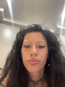 Snapshot of luxxlola chatting on June 7, 2026, 2:06 am luxxlola online show from June 7, 2026, 2:06 am
