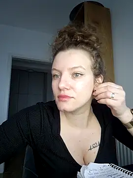 LadyAmora online show from February 9, 2026, 6:11 am