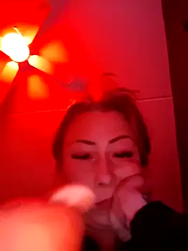 Snapshot of dewimp1 chatting on February 13, 2026, 10:10 pm dewimp1 online show from February 13, 2026, 10:10 pm