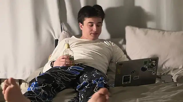 coolskum0 online show from March 15, 2026, 5:53 pm