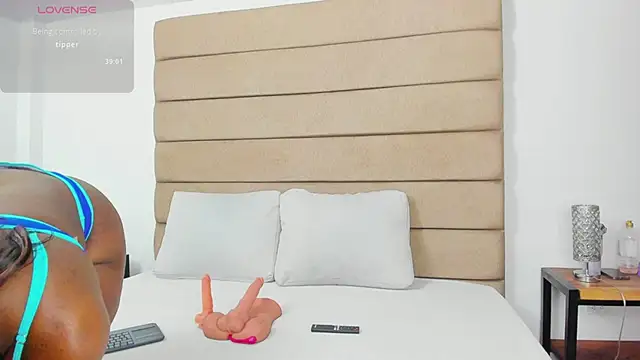 Snapshot of ely_brown_ chatting on March 9, 2026, 3:43 am ely brown online show from March 9, 2026, 3:43 am