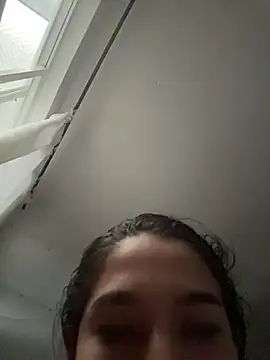 JuliaaVega online show from May 19, 2026, 11:39 am