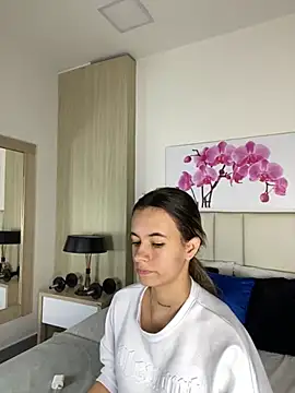 JuliaColemann online show from June 20, 2026, 11:48 am