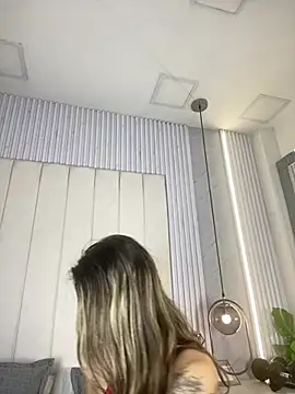 JuliaColemann online show from April 23, 2026, 12:00 pm