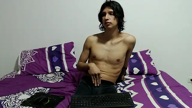 NezhandScyla online show from May 7, 2026, 5:22 am
