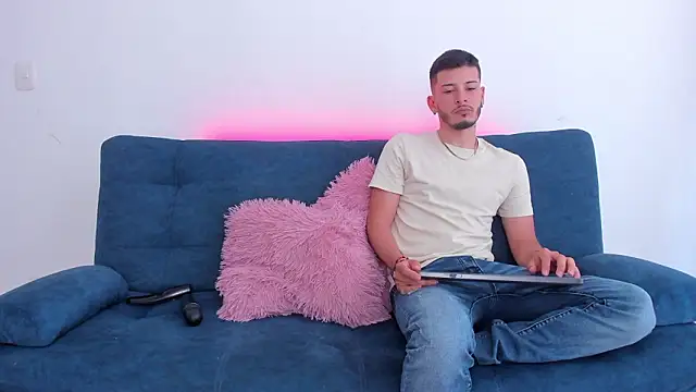 Snapshot of josh__val chatting on March 19, 2026, 7:14 pm josh val online show from March 19, 2026, 7:14 pm