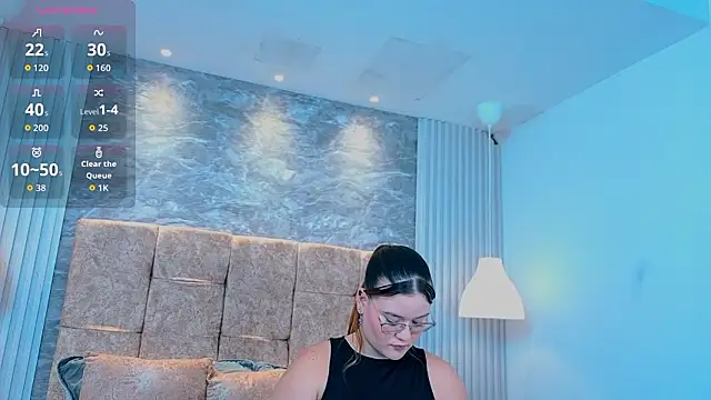 zoe hugeboobs online show from March 15, 2026, 11:50 am