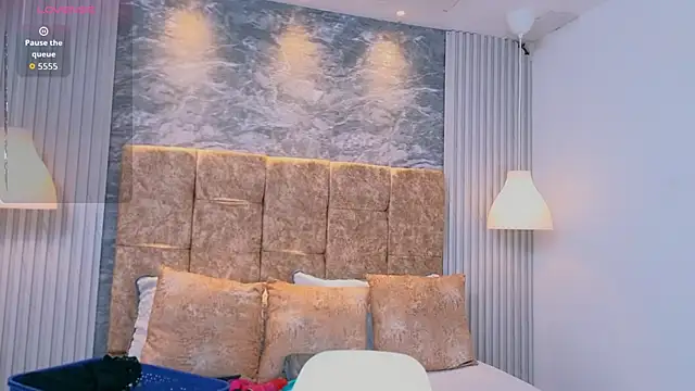 zoe hugeboobs online show from March 14, 2026, 11:49 am