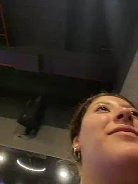 lizzy luminair online show from February 4, 2026, 2:12 pm