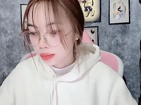 Suki 99 online show from February 3, 2026, 6:40 am