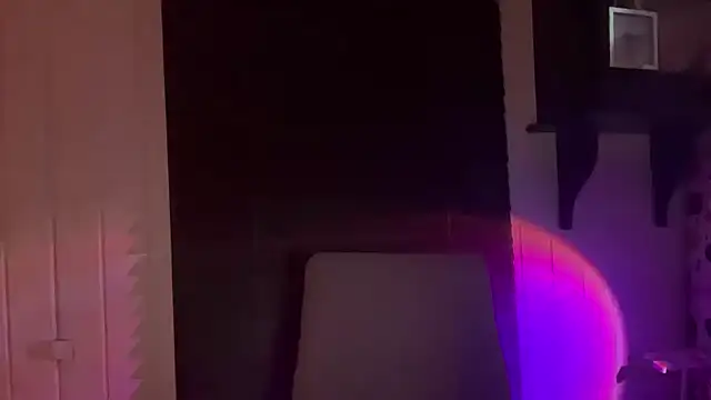 xopeachybaby online show from April 8, 2026, 7:43 am